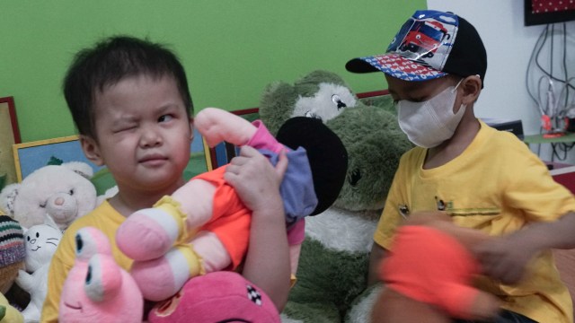 Keceriaan anak-anak penyandang kanker di Rumah Anyo (Foto: Jamal Ramadhan/kumparan)
