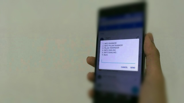 Layanan Cek Pajak Kendaraan Bermotor (Foto: Alfons Yoshio/kumparan)