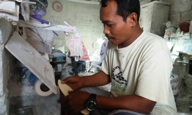 Meneguk Keindahan dan Dollar dari Kerajinan Kayu Mentaos (1)