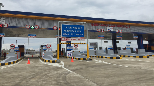 Gerbang Tol Cigombong. (Foto: Selfy Sandra Momongan/kumparan)