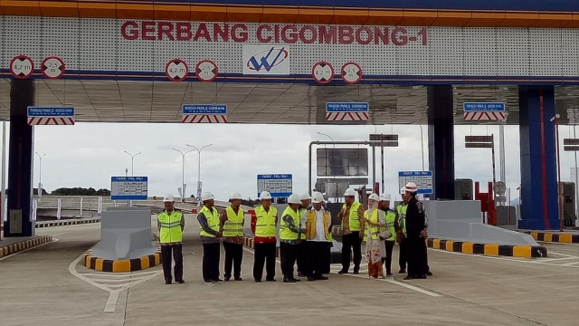Presiden Jokowi meresmikan Tol Ciawi-Cigombong, Jawa Barat. (Foto: Jihad Akbar/kumparan)