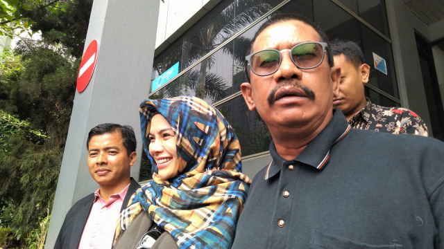 Nikita Mirzani dengan Kuasa Hukum. (Foto: Maria Gabrielle Putrinda/kumparan)