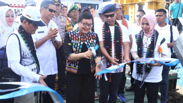 Sesi Gunting Pita pada acara Soft Launching KMP Komodo. (Foto: Helinsa Rasputri/kumparan)