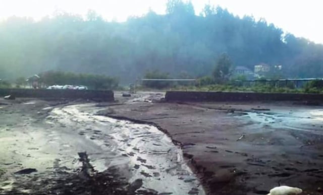 Banjir Lumpur menutupi Danau Ranu Pani, Kecamatan Senduro, Kabupaten Lumajang. (Foto: WartaBromo)