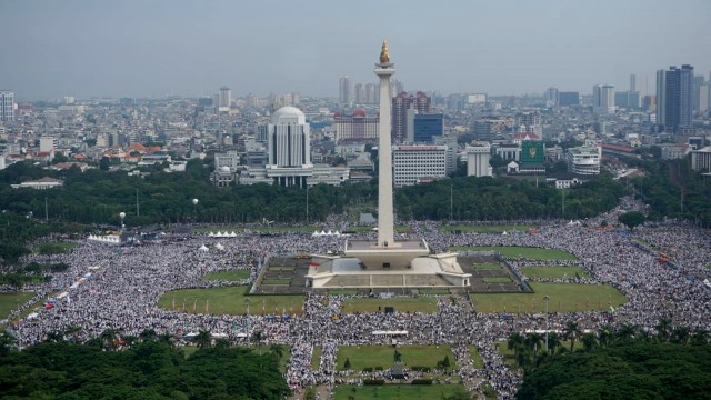 Suasana Reuni 212 di Monumen Nasional, Jakarta Pusat, Minggu (2/12/2018). (Foto: Iqbal Firdaus/kumparan)