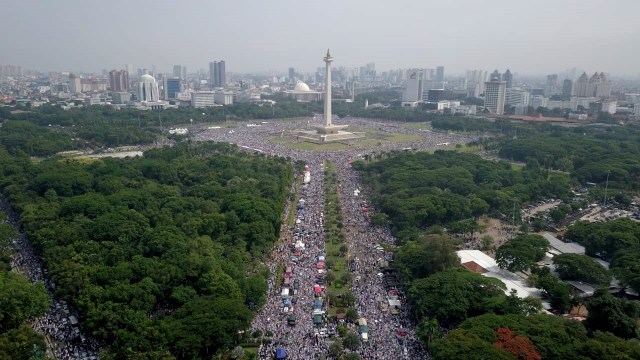 Gambar dari udara suasana Reuni 212 di kawasan Monas, Jakarta Pusat, Minggu (2/12/2018). (Foto: Jamal Ramadhan/kumparan)