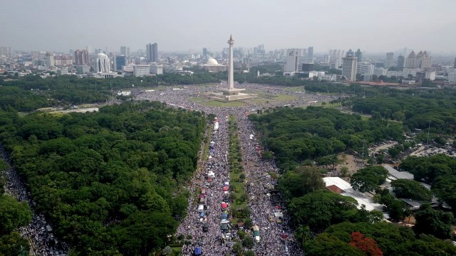 Reuni 212 di kawasan Monas, Jakarta Pusat. (Foto: Jamal Ramadhan/kumparan)
