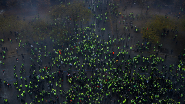 Aksi protes rompi kuning di kota Paris, Prancis berujung rusuh. (Foto: REUTERS/Stephane Mahe)