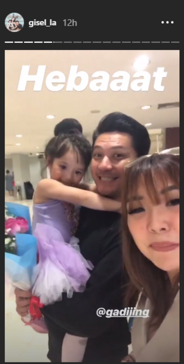 Gading Marten dan Gisella Anastasia kompak menghadiri pertunjukan balet Gempita. (Foto: instagram/gisel_la)