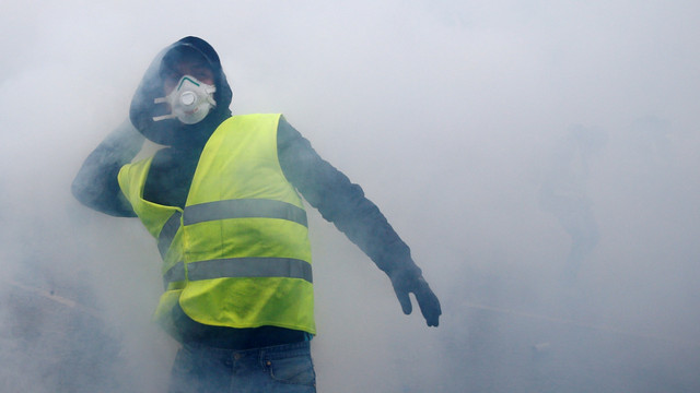 Aksi protes rompi kuning di kota Paris, Prancis berujung rusuh. (Foto: REUTERS/Stephane Mahe)