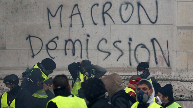 Aksi protes rompi kuning di kota Paris, Prancis. (Foto: REUTERS/Stephane Mahe)