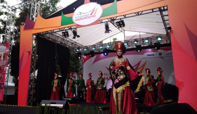 Indahnya Perpaduan Songket dan Sulaman di Revealed Minangkabau  (1)