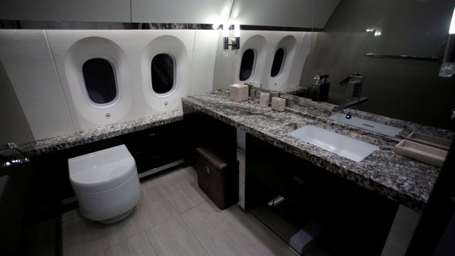 Suasana di dalam pesawat Boeing 787 Dreamliner, Jet Kepresidenan Meksiko. (Foto: REUTERS/Daniel Becerril)