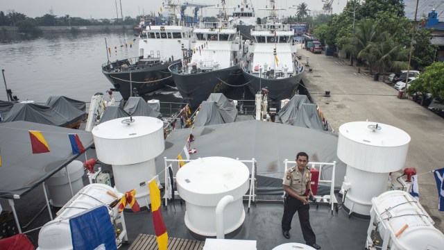 Peresmian Kapal baru milik Polairud Baharkam Polridi di Makopolair Baharkam Polri, Jakarta, Senin (3/12). (Foto: ANTARA FOTO/Aprillio Akbar)