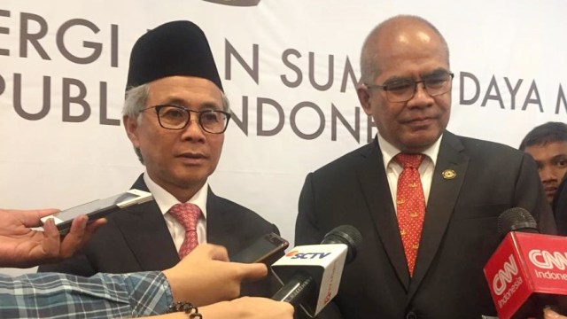 Dwi Soetjipto (kiri) bersama Amien Sunaryadi di Kementerian ESDM, Jakarta. (Foto: Ema Fitriyani/kumparan)