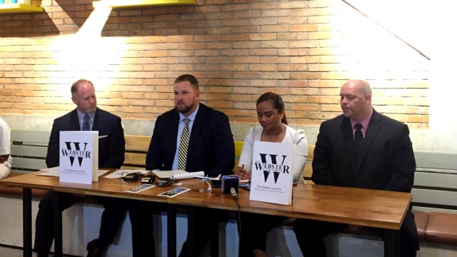 Jason Webster (dua dari kiri) dari Webster Law Firm dalam Konferensi Pers Terkait Jatuhnya Pesawat Lion Air di Kopi Lugu, Jakarta, Senin (3/12). (Foto: Darin Atiandina/kumparan)