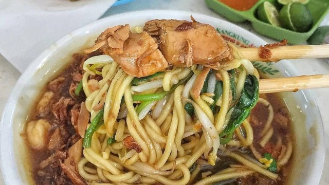 Mie kangkung Si Jangkung (Foto: Instagram:  @tante.makan)