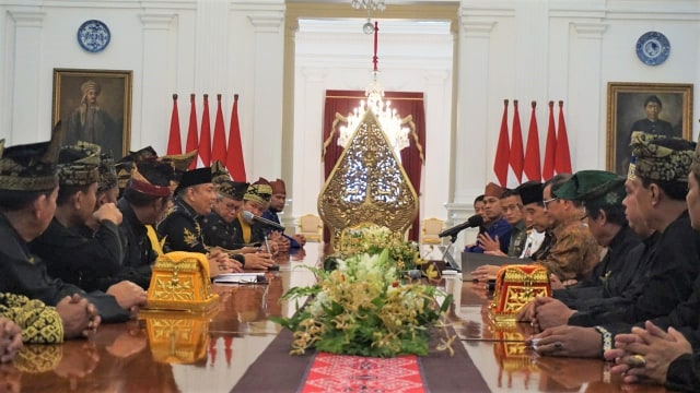 Presiden Jokowi terima Lembaga Adat Melayu Riau di Istana Merdeka. (Foto: Yudhistira Amran Saleh/kumparan)