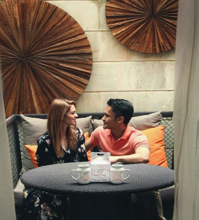 Akan Segera Menikah, Intip 7 Potret Randy Pangalila dan Pacar Bulenya (5)