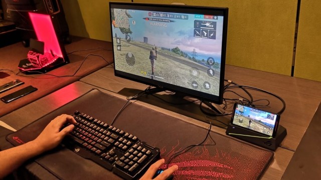 Aksesori Mobile Desktop Dock untuk Asus ROG Phone (Foto: Muhammad Fikrie/kumparan)