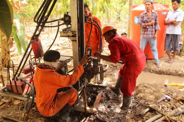 Mencari Solusi Air di Musim Kemarau Berkepanjangan Desa Dangiang