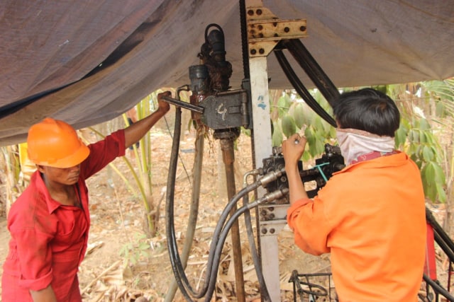 Mencari Solusi Air di Musim Kemarau Berkepanjangan Desa Dangiang (3)