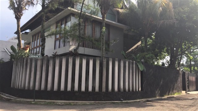 Kediaman Andiara Aprilia Hikmat, anak Atut Chosiyah di Jalan Suryalaya IV, Bandung, Jawa Barat. (Foto: Iqbal Tawakal Lazuardi Siregar/kumparan)