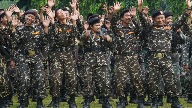 Ribuan Banser mengikuti acara 'Apel Kebangsaan dan Kemah Kemanusiaan' di Bumi Perkemahan Ragunan Jakarta Selatan, Selasa (18/4/2017). Foto: Aditia Noviansyah/kumparan