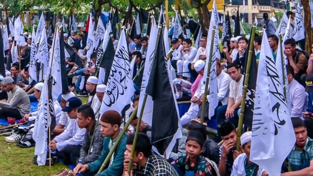 Kegiatan massa HTI sebelum dibubarkan. (Foto: Aditia Noviansyah/kumparan)