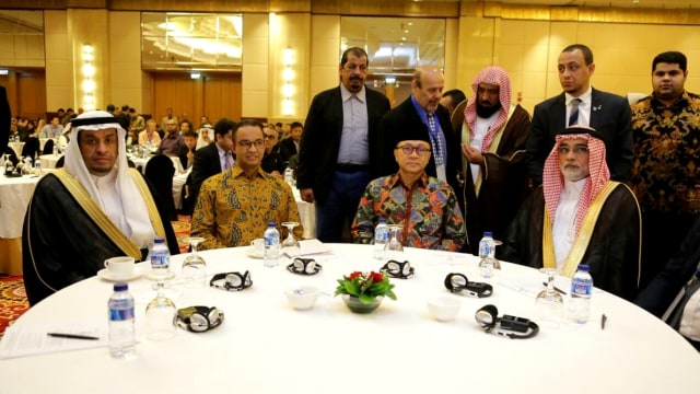 Dubes Saudi, Osama bin Mohammed Abdullah Al Shuaib (kanan), bersama Zulkifli Hasan dan Anies Baswedan. (Foto: Twitter/@Os_alshuibi)