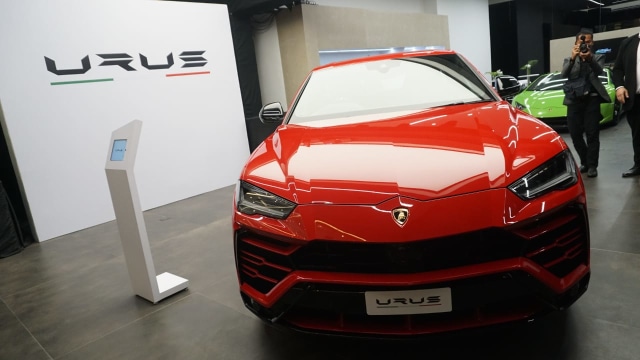 Tampak depan Lamborghini Urus. Foto: Jamal Ramadhan/kumparan