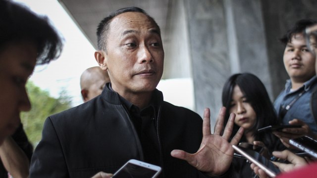 Dirjen Dukcapil Kemendagri Zudan Arif Fakrulloh menjawab pertanyaan wartawan mengenai temuan penjualan blangko KTP elektronik di Jakarta, Kamis (6/12/2018).  Foto: ANTARA FOTO/Dhemas Reviyanto