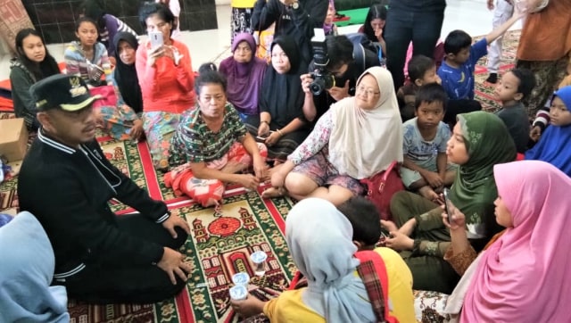 Walikota Bogor Bima Arya tinjau korban puting beliung di Bogor. (Foto: Foto: Dok. Pemkot Bogor)