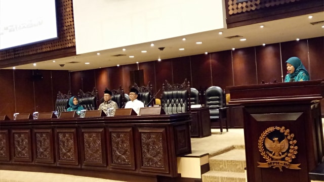 Menteri Agama Lukman Hakim Saifuddin (kedua kiri) hingga Ketua MPR Zulkifli Hasan (kedua kanan), Hadiri Milad 1 Abad Wanita Sarikat Islam. (Foto: Ferio Pristiawan/kumparan)