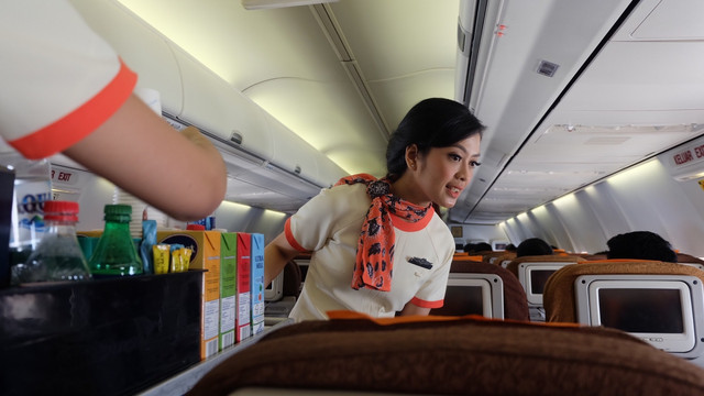 Pramugari Garuda Indonesia Dalam Nuansa Vintage (Foto: Bella Cynthia / kumparan)