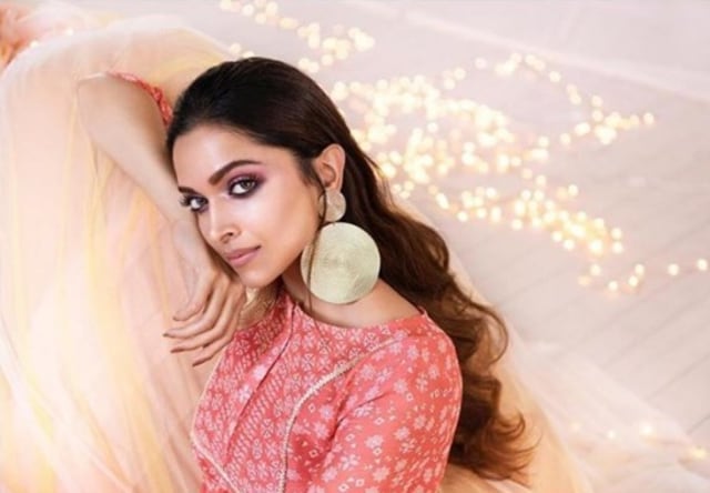 Bukan Shah Rukh Khan, Ini 7 Artis Bollywood Terkaya Tahun 2018 (4)