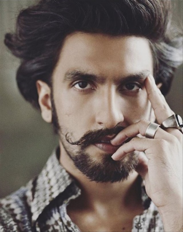 Bukan Shah Rukh Khan, Ini 7 Artis Bollywood Terkaya Tahun 2018 (7)