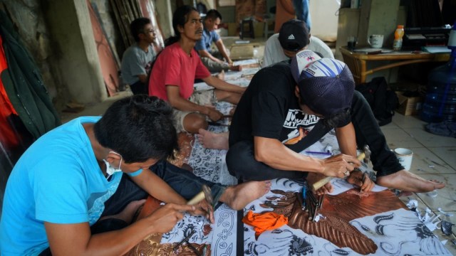 Pemberdayaan Masyarakat Melalui Seni Genting Logam (6)