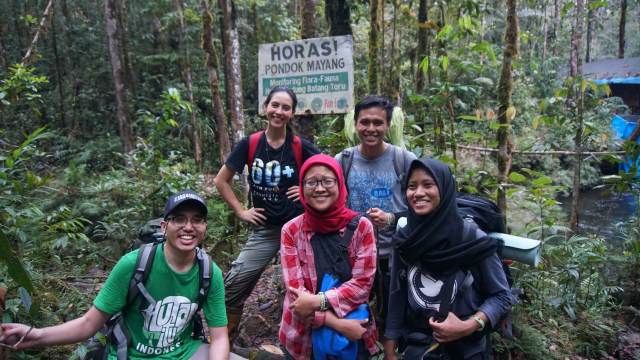 Wajah-wajah lega akhirnya tiba di Camp Mayang (Foto: Nur Khafifah/kumparan)