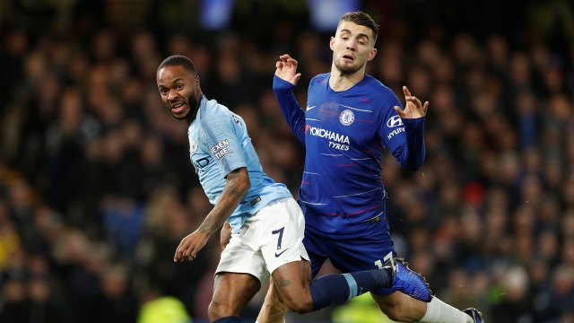 Aksi Sterling dalam laga Chelsea vs City. Foto: Reuters/John Sibley