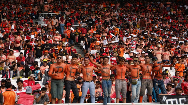 Suasana di dalam GBK sebelum laga Persija Jakarta vs Mitra Kukar, Minggu (9/12/2018). Foto: Iqbal Firdaus/kumparan