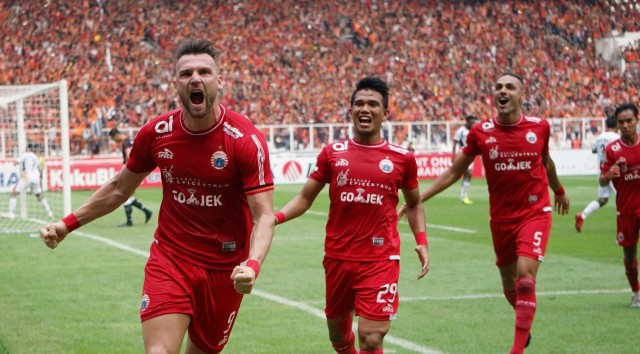 Selebrasi gol Marco Simic pada pertandingan Liga 1 melawan Mitra Kukar di Stadion Utama Gelora Bung Karno, Minggu, (9/12/18). Foto: Iqbal Firdaus/kumparan