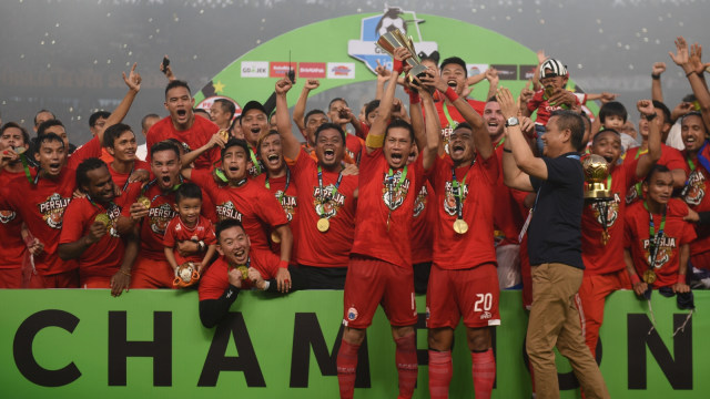 Pemain Persija Jakarta berselebrasi usai keluar sebagai juara Liga 1 di Stadion Utama Gelora Bung Karno, Jakarta, Minggu (9/12/2018). (Foto: ANTARA FOTO/Akbar Nugroho Gumay)
