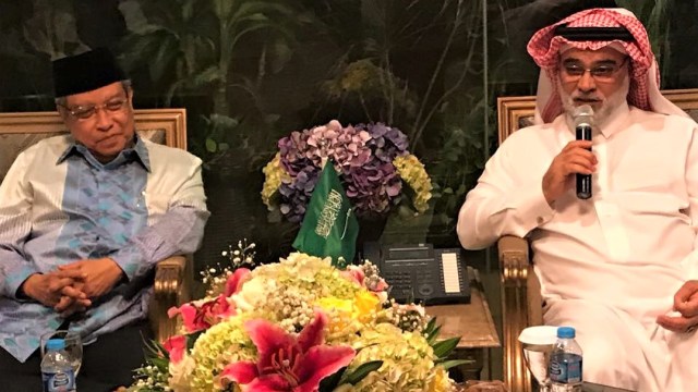Dubes Saudi, Osama bin Mohammed Al Shuaibi, bersama Ketua Umum PBNU Said Aqil Siroj. (Foto: Instagram/@os_alshuibi)