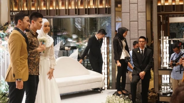 Lindswell dan Hulaefi di lokasi resepsi pernikahan.  (Foto: Dok. Promessa Weddings)