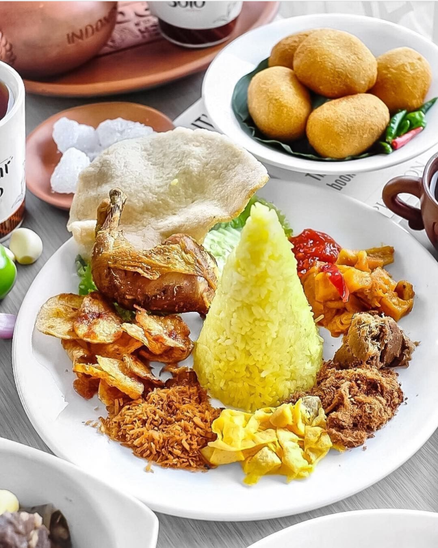 Nasi langgi khas Dapur Solo Ny Swan (Foto: @songofmarch via Instagram @dapursolo1988)
