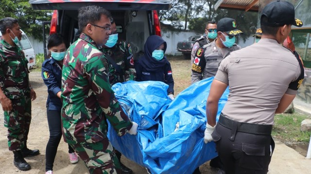 TNI-Polri kembali menemukan jenazah korban pembunuhan KKB. (Foto: Dok. Polda Papua)