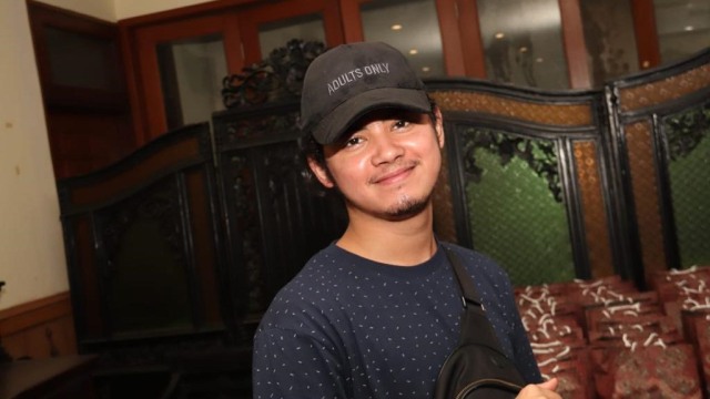 Aktor Muda, Aliando Syarief, saat akan melakukan donor darah. (Foto: Munady.)