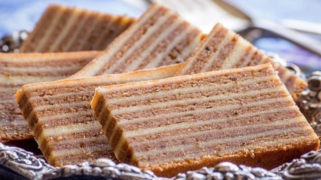 Spekkoek. (Foto: Instagram @j marctierolf)