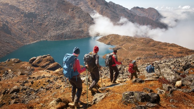 Ilustrasi Mendaki Gunung. Foto: Shutter Stock